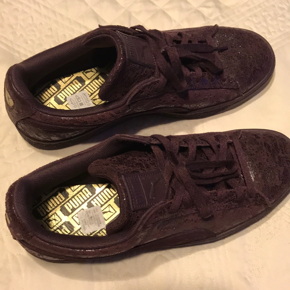 PUMA Suedes Maroon color